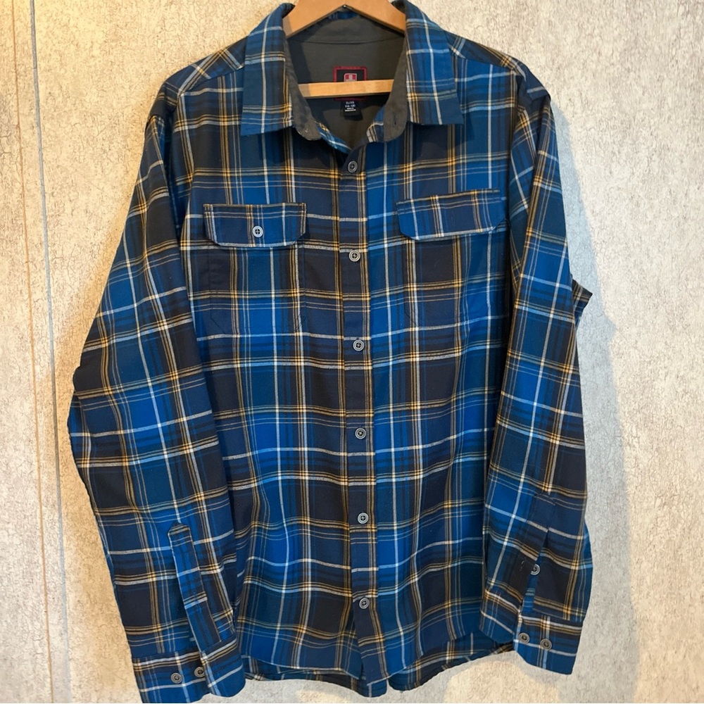 Swiss Tech Blue and Black Plaid casual double pockets Button-Down Shirt Men’s XL